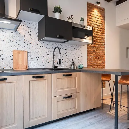 Urban Studio Apartment *